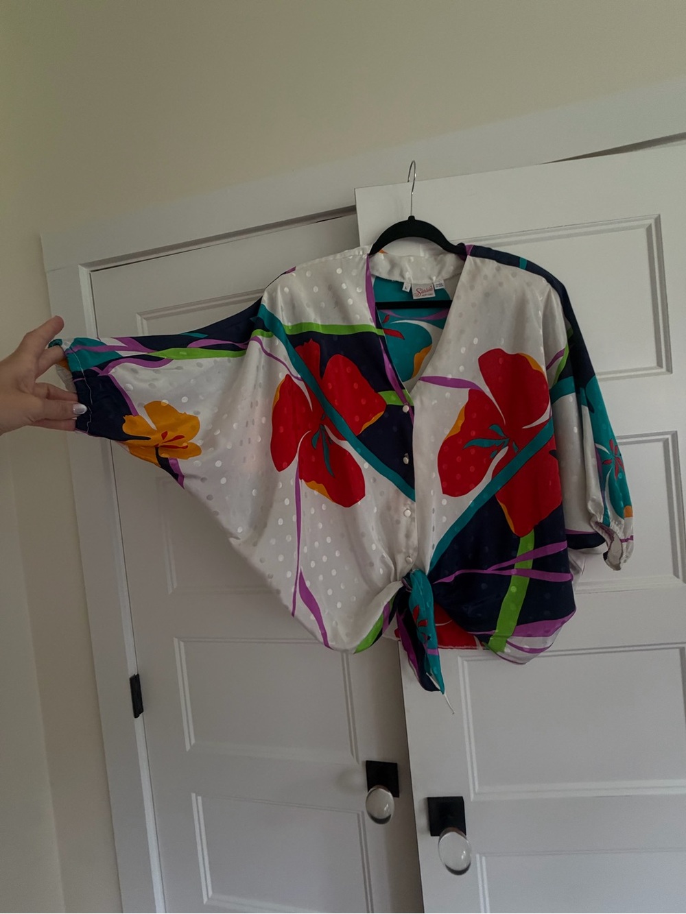 Vintage 90’s Tie-Front Floral Button Blouse in White and Multicolor